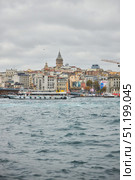 ISTANBUL, TURKEY - NOVEMBER 24, 2021: Galata Bridge, Golden Horn Bay and Beyoglu district. Редакционное фото, фотограф Наталия Кирсанова / Фотобанк Лори
