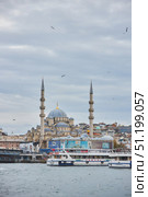 ISTANBUL, TURKEY - NOVEMBER 25, 2021: View of Galata Bridge and Sultanahmet Mosque. Редакционное фото, фотограф Наталия Кирсанова / Фотобанк Лори