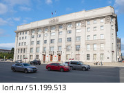 Здание правительства Новосибирска (мэрия) солнечным августовским днем. Редакционное фото, фотограф Виктор Карасев / Фотобанк Лори