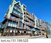Отель Holiday Inn на улице Виктора Гюго в Калининграде (2021 год). Редакционное фото, фотограф Овчинникова Ирина / Фотобанк Лори