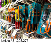 A display of various gardening tools, including scissors and pruning shears.  Russia. Moscow. 24.08.25. Редакционное фото, фотограф Ярославский Максим / Фотобанк Лори