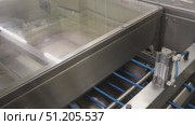 conveyor at a confectionery factory coating wafer plates with chocolate mass and assembling wafers. Стоковое видео, видеограф Алексей Сергеев / Фотобанк Лори