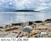 Владивосток, бухта Патрокл в Уссурийском заливе Японского моря летом в пасмурную погоду. Стоковое фото, фотограф Овчинникова Ирина / Фотобанк Лори