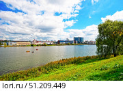Вид на озеро Нижний Кабан. Город Казань (2024 год). Редакционное фото, фотограф Макаров Алексей / Фотобанк Лори
