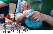 production of dolls at the toy factory hair extensions and coloring of blanks. Стоковое видео, видеограф Алексей Сергеев / Фотобанк Лори