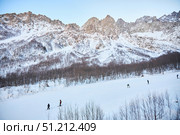 Cei, Russia. - January 06, 2024: A ski lift is visible against the background of a snow-covered mountain. The ski lift is surrounded by trees and snow. Редакционное фото, фотограф Наталия Кирсанова / Фотобанк Лори
