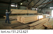 shop for woodworking lumber. Стоковое видео, видеограф Алексей Сергеев / Фотобанк Лори