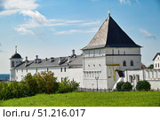 Восточная квадратная башня и здание архирейской конюшни Тобольского кремля. Город Тобольск. Россия. Стоковое фото, фотограф Александр Тараканов / Фотобанк Лори