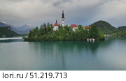 Bled lake with church on small island (2023 год). Стоковое видео, видеограф Михаил Коханчиков / Фотобанк Лори