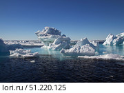 Iceberg around the island, Spitsbergen, Norway. Ofer Zidon / Stocktrek Images/TASS. Стоковое фото, агентство ТАСС / Фотобанк Лори