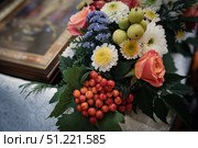 Traditional decoration with flowers and apples on the Feast of the Transfiguration in the Orthodox Church, Russia. Стоковое фото, фотограф irisff / Фотобанк Лори