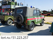 Автомобиль УАЗ-459 военной автоинспекции с синей декоративной полосой и надписью ВАИ. Каменск-Шахтинский, Ростовская область, Россия. (2021 год). Редакционное фото, фотограф Андрей Цыганков / Фотобанк Лори