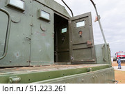 Военный грузовик  УРАЛ, с  броневой капсулой в кузове, дверь бронекапсулы открыта. Средняя Ахтуба, Волгоградская область, Россия. Стоковое фото, фотограф Андрей Цыганков / Фотобанк Лори
