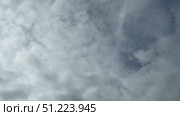 Time-lapse video of cumulus clouds gathering for bad weather under the influence of wind. Natural blue sky background. Autumn cloudscape. Weather forecast. Стоковое видео, видеограф Виктория Катьянова / Фотобанк Лори