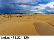 Sand dunes with storm clouds at sunset. Стоковое фото, фотограф Михаил Коханчиков / Фотобанк Лори