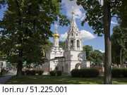 Малый собор Донского монастыря в солнечный летний день. Москва. Редакционное фото, фотограф Елена Орлова / Фотобанк Лори