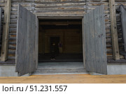 Yuryevets, Ivanovo region, Russia, July 24, 2025: Entrance to old wooden merchant's storehouse of Katyushin estate from 19th century, now modern exhibition space. Редакционное фото, фотограф Алексей Антипов / Фотобанк Лори
