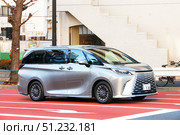Lexus LM500h. Редакционное фото, фотограф Art Konovalov / Фотобанк Лори