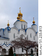 Чебаркуль, Россия, 16 ноября 2024 года: Православный храм Преображения Господня выполнен в основных цветах: золотом, белом, синем. Христианство. Редакционное фото, фотограф Наталья Сухорукова / Фотобанк Лори
