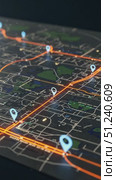 City map with location pins and illuminated pathways at night. Стоковое AI-видео, аниматор KATERINA AI / Фотобанк Лори