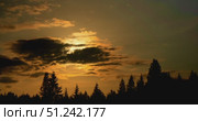 Timelapse of the sunset over the treetops. Стоковое видео, видеограф Артем Шадрин / Фотобанк Лори