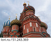 St. Basils Cathedral: Iconic Moscow Landmark with Unique Architecture. Редакционное фото, фотограф Sergakoff / Фотобанк Лори