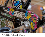 Colorful Floral Design on Electra Bicycle Crankset. Редакционное фото, фотограф Sergakoff / Фотобанк Лори