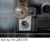 Vintage Kodak Stereo Camera Displayed in Glass Case. Редакционное фото, фотограф Sergakoff / Фотобанк Лори