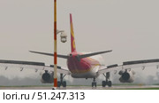Hong Kong Air Cargo plane arriving (2024 год). Редакционное видео, видеограф Игорь Жоров / Фотобанк Лори