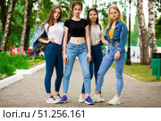 Four schoolgirls in summer park. Стоковое фото, фотограф Андрей Аркуша / Фотобанк Лори