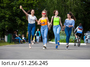 Happy women in blue jeans walking in summer park. Стоковое фото, фотограф Андрей Аркуша / Фотобанк Лори