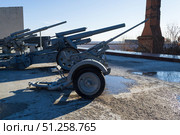 Трофейная немецкая 20мм зенитная пушка Flak.30 с колесным лафетом на территории музея. Волгоград, Музей-панорама Сталинградская битва, Россия. (2020 год). Редакционное фото, фотограф Андрей Цыганков / Фотобанк Лори
