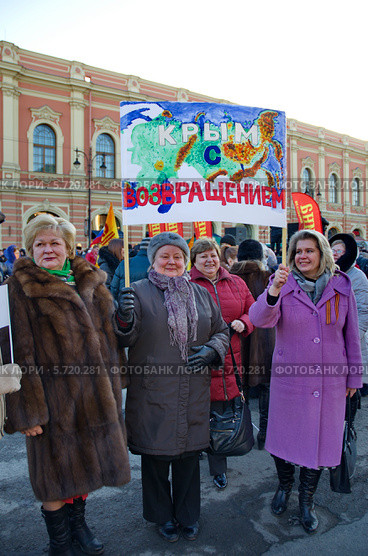 18 марта 2014, Конюшенная площадь, Санкт-Петербург, Россия: Митинг, посвящённый присоединению Крыма и Севастополя к России. Редакционное фото, фотограф Светлана Кудрина / Фотобанк Лори