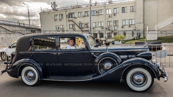 1937 Packard Super Eight Convertible (2022 год). Редакционное фото, фотограф Iva Noel / Фотобанк Лори