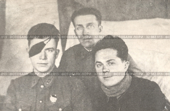 1943. Аэродром Углово. летчики II эскадрильи лейтенант Борисов и лейтенант Младинький. Стоковое фото, фотограф Retro / Фотобанк Лори