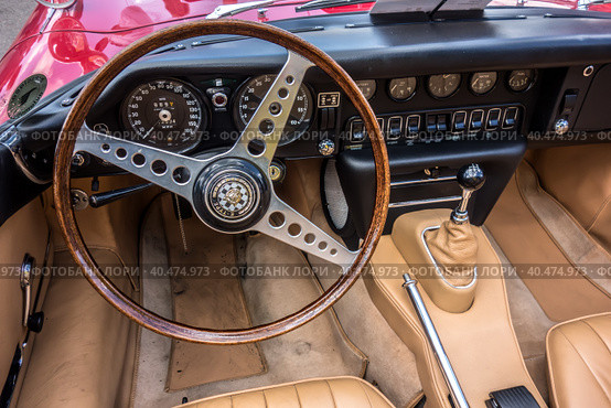 1967 Jaguar E Type Series 4.2  Roadster dashboard interior. Стоковое фото, фотограф Iva Noel / Фотобанк Лори