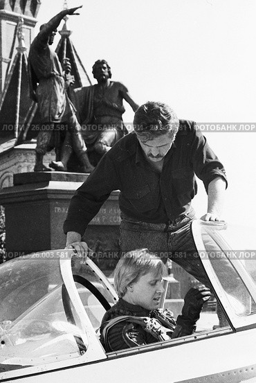 1991.08.12. На Красной площади съемки художественного фильма, кинокомедии «На Дерибасовской хорошая погода, или На Брайтон-Бич опять идут дожди». Режиссёр Леонид Гайдай. В главной роли Дмитрий Харатьян. Редакционное фото, фотограф Александр С. Курбатов / Фотобанк Лори