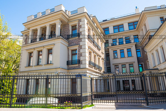 2-й Зачатьевский переулок, дом 11. Москва. Россия (2021 год). Редакционное фото, фотограф E. O. / Фотобанк Лори