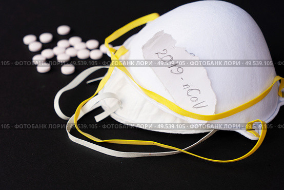 2019-nCoV virus concept - respirator masks with pills on black background. Healthcare concept on black. Стоковое фото, агентство Ingram Publishing / Фотобанк Лори