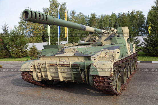 2С5 Самоходная 152-мм пушка "Гиацинт-С". Город Нижний Тагил, ретро-техника на полигоне "Старатель" Нижнетагильского института испытания металлов (НТИИМ) во время выставки "Оборона и защита 2012" Редакционное фото, фотограф Игорь Долгов / Фотобанк Лори