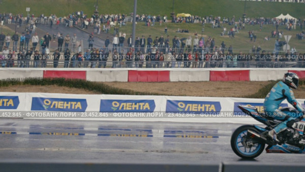 30 августа 2016 года Россия, Казань - автошоу Kazan City Racing, день города - проезд мотоциклистов. Редакционное видео, видеограф Константин Шишкин / Фотобанк Лори