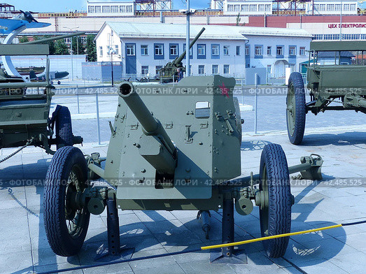 45‑мм противотанковая пушка 53–К обр. 1937 г. Основное противотанковое орудие Красной армии во второй половине 1930-х - нач. 1940‑х гг. Музей военной техники. Верхняя Пышма, Россия (2016 год). Редакционное фото, фотограф Сергей Елизарьев / Фотобанк Лори