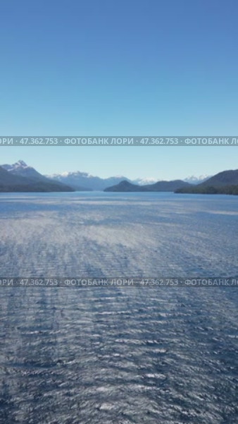4K видео с дрона: озеро Лаго Эспехо Гранде в Патагонии летом. Стоковое видео, видеограф Александр Сейгаров / Фотобанк Лори