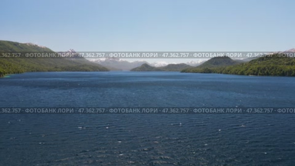 4K видео с дрона: озеро Лаго Эспехо Гранде в Патагонии летом. Стоковое видео, видеограф Александр Сейгаров / Фотобанк Лори
