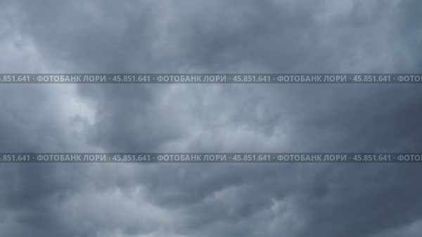 A blanket of dark clouds envelops the skyline, signaling an impending storm. The atmosphere becomes tense as the wind picks up and evening sets in. Time lapse. Стоковое видео, видеограф Юлия Петровская / Фотобанк Лори