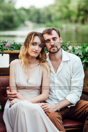 a boat trip for a guy and a girl along the canals and bays of the river overgrown with wild willows. Стоковое фото, агентство Ingram Publishing / Фотобанк Лори