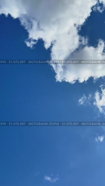 A clear blue sky with no clouds. Стоковое видео, видеограф Ярославский Максим / Фотобанк Лори