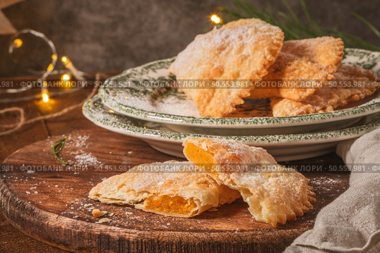 A crescent-shaped pastry whose filling is made of eggs and almonds wrapped in crispy dough, cut in an artisanal way and sprinkled with sugar. Стоковое фото, агентство Ingram Publishing / Фотобанк Лори