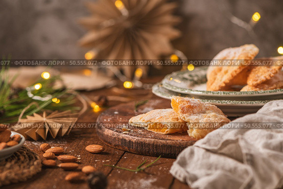 A crescent-shaped pastry whose filling is made of eggs and almonds wrapped in crispy dough, cut in an artisanal way and sprinkled with sugar. Стоковое фото, агентство Ingram Publishing / Фотобанк Лори