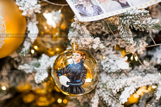 A decorated Christmas tree of the Mosfilm film company with portraits of actors from popular Soviet films, in the GUM store in the center of Moscow. Russia, Moscow, January 9, 2025. Редакционное фото, фотограф Photojuli / Фотобанк Лори